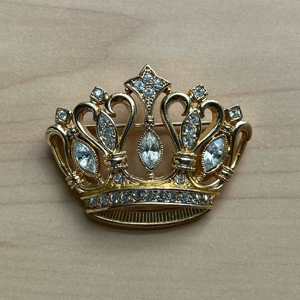 Vintage Kenneth Jay Lane for Avon “Regal Crown” Rhinestone Brooch / Pin 1980’s